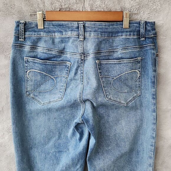 CHICOS Womens plus size denim capris - Picture 6 of 7